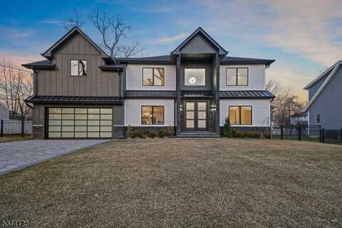 131 Winslow Ter, Glen Rock, NJ 07452