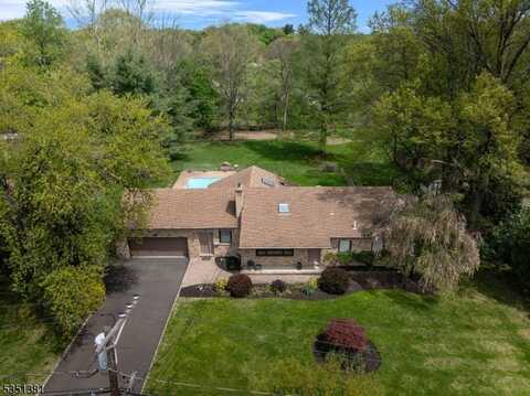 23 Willow Brook Ct, North Haledon, NJ 07508