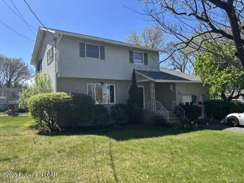23 Hemlock Street, Dallas, PA 18612