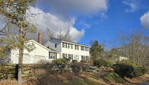 6 Downing Drive, Dallas, PA 18613