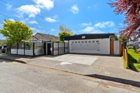 1078 John Hill Road, Eureka, CA 95503