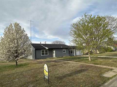 807 E 2nd, Russell, KS 67665