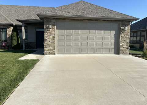 1714 Oakmont Ave, Great Bend, KS 67530