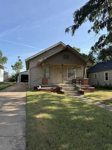 105 E 13th St, Larned, KS 67550
