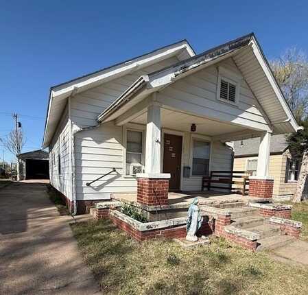105 E 13th St, Larned, KS 67550