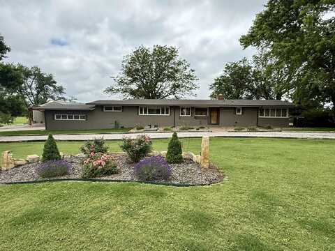 315 Point Dr., Great Bend, KS 67530