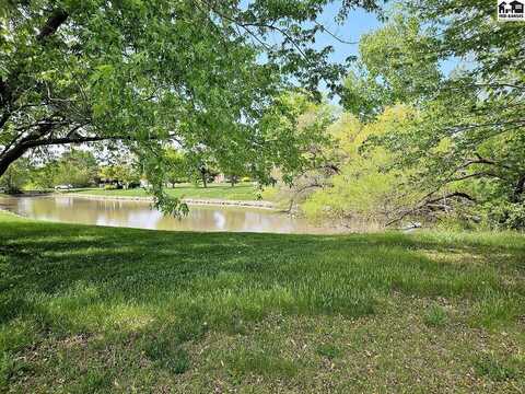 1423 E 1st St, McPherson, KS 67460