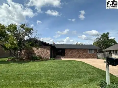 4 Warren Dr, South Hutchinson, KS 67505