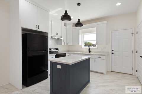 300 CUB CIR, LA FERIA, TX 78559