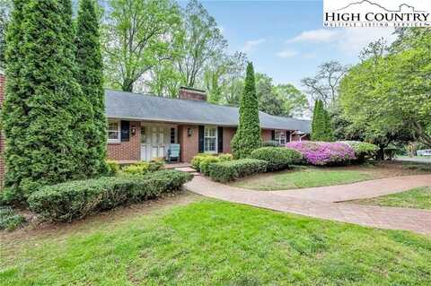 908 Kenleigh Circle, Winston Salem, NC 27106