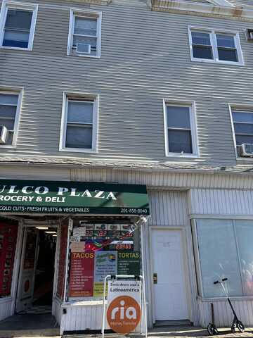 618 BROADWAY, Bayonne, NJ 07002