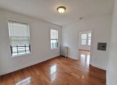 94 WOODLAWN AVE, Greenville, NJ 07305