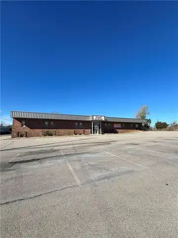 2807 N Broadway Street, Pittsburg, KS 66762