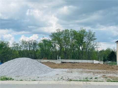 704 21st Street, Oak Grove, MO 64075