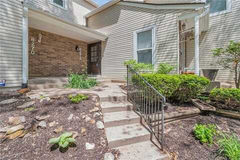 8272 NW Barrybrooke Drive, Kansas City, MO 64151