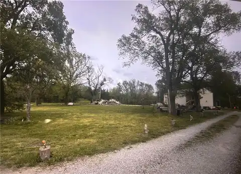 5971 Montgomery Road, Mound City, KS 66056