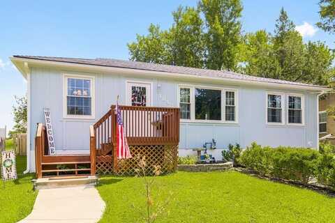 1048 NW South Shore Drive, Lake Waukomis, MO 64151