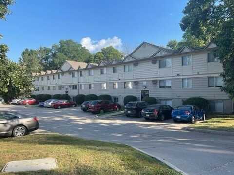 902-906 N Dodge Street, IowaCity, IA 52240