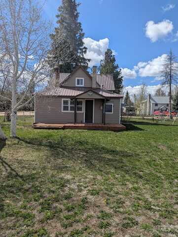 231 Willow Ave E, Fairfield, ID 83327