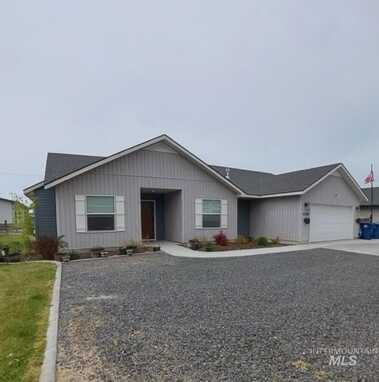 808 Adell Ave, Filer, ID 83328