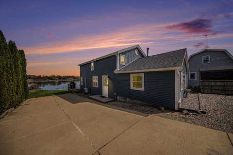 417 Wolf Lake Road, Brooklyn, MI 49230