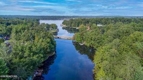 1566 E Cherokee Rd, Crossville, TN 38572