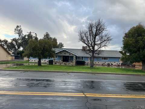 8885 14th Avenue, Hanford, CA 93230