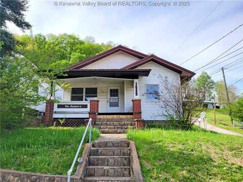 100 3rd Avenue, Clendenin, WV 25045