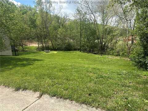 124 South Brooke Drive, Hurricane, WV 25526