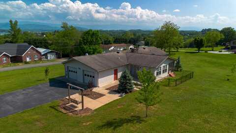 621 Briarwood Drive, Dandridge, TN 37725