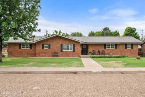 2501 N 2nd Street, Tahoka, TX 79373
