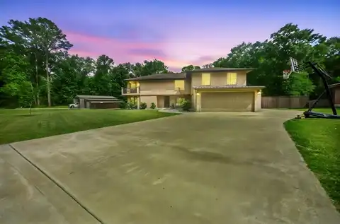 807 S Meadows Dr, Diboll, TX 75941