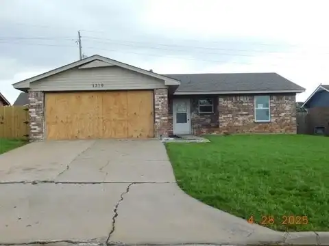 1210 SW 60th St, Lawton, OK 73505