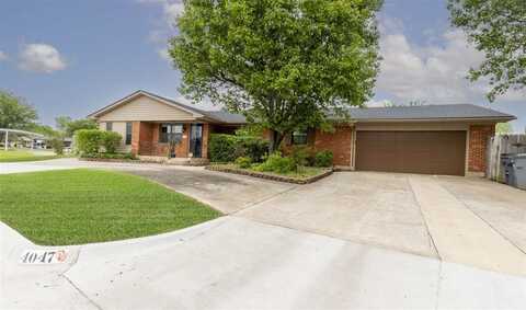 4047 SE Bedford Dr, Lawton, OK 73501