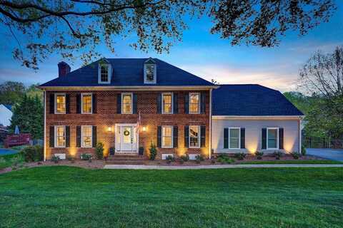 5902 Cavalier DR, Roanoke, VA 24018