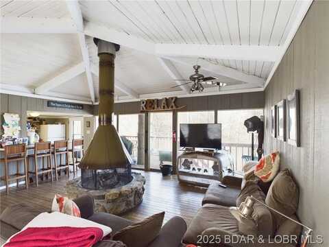 69 Hawk Circle, Lake Ozark, MO 65049