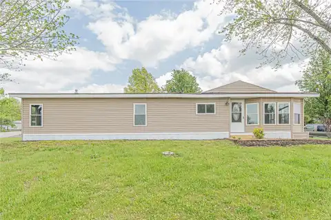 325 Valleyview Drive, Villa Ridge, MO 63089
