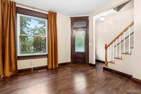 5518 Alaska Avenue, Saint Louis, MO 63111
