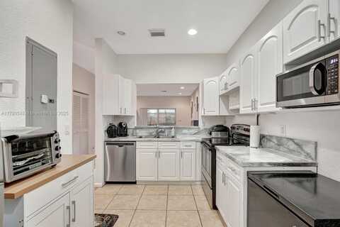 195 NW 2 St, Deerfield Beach, FL 33441