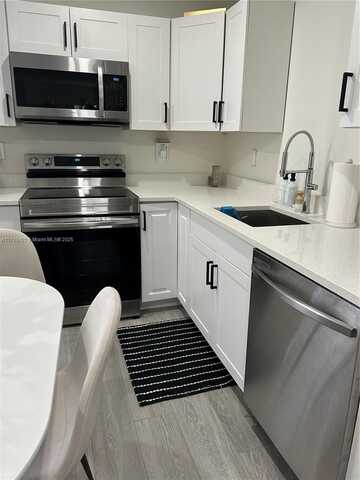 208 Meridian Ave, Miami Beach, FL 33139