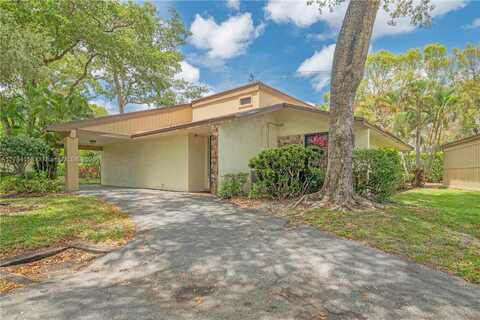 8097 Royal Palm Cir, Tamarac, FL 33321