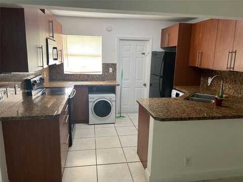 9203 NW 38th Dr, Coral Springs, FL 33065
