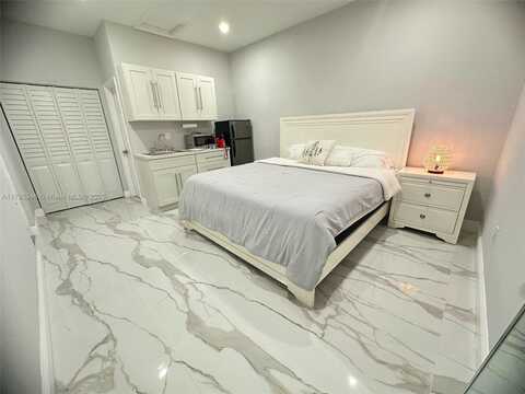 40 Sutton Rd, West Park, FL 33023