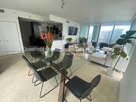 90 SW 3rd St, Miami, FL 33130