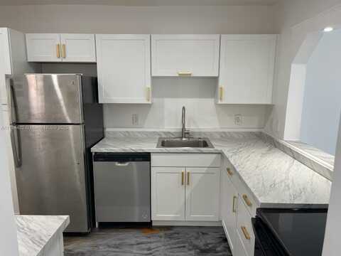 251 NE 187th St, Miami, FL 33179