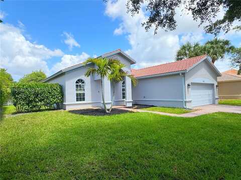 4451 Laurel Pl, Weston, FL 33332