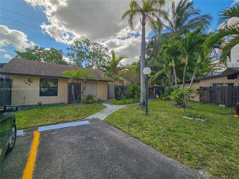 109 Briarwood Cir, Hollywood, FL 33024