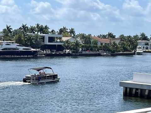 20515 E Country Club Dr, Aventura, FL 33180