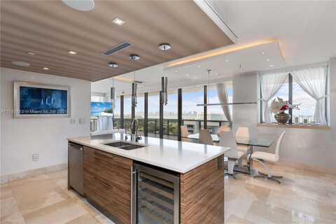 5875 Collins Ave, Miami Beach, FL 33140