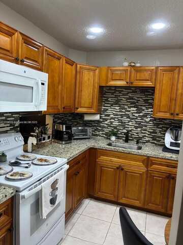 undefined, Hollywood, FL 33024